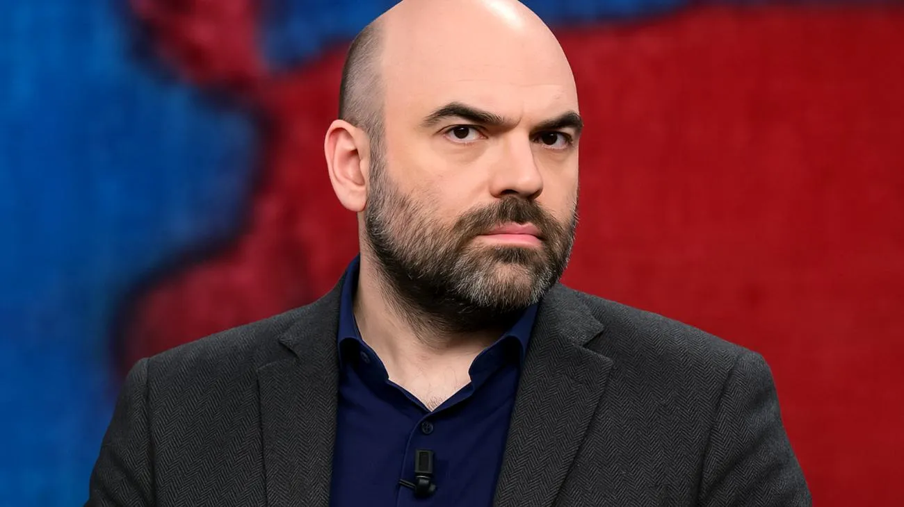Roberto Saviano crolla in lacrime dopo 16 anni: quello che ha confessato in aula ti lascerà senza parole 2025-07-14T18:48:20.385Z"
